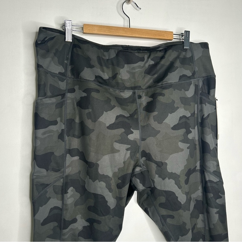 NWT Yogalicious  Lux 7/8 Camo legging 2X - Picture 9 of 10